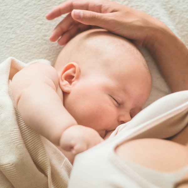 Bijou lait maternel: souvenirs précieux de l'allaitement
